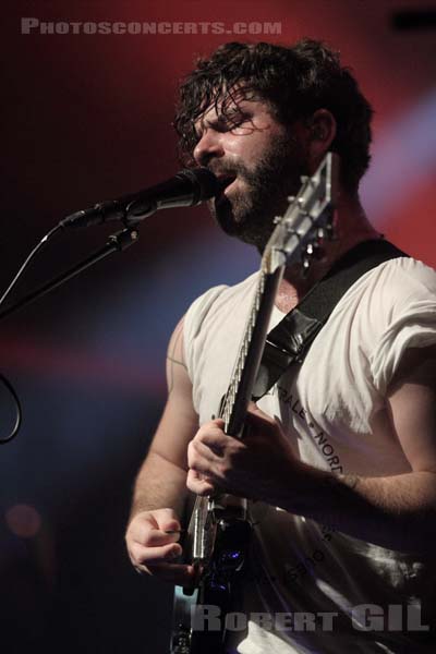 FOALS - 2015-09-04 - PARIS - Cabaret Sauvage - Yannis Philippakis